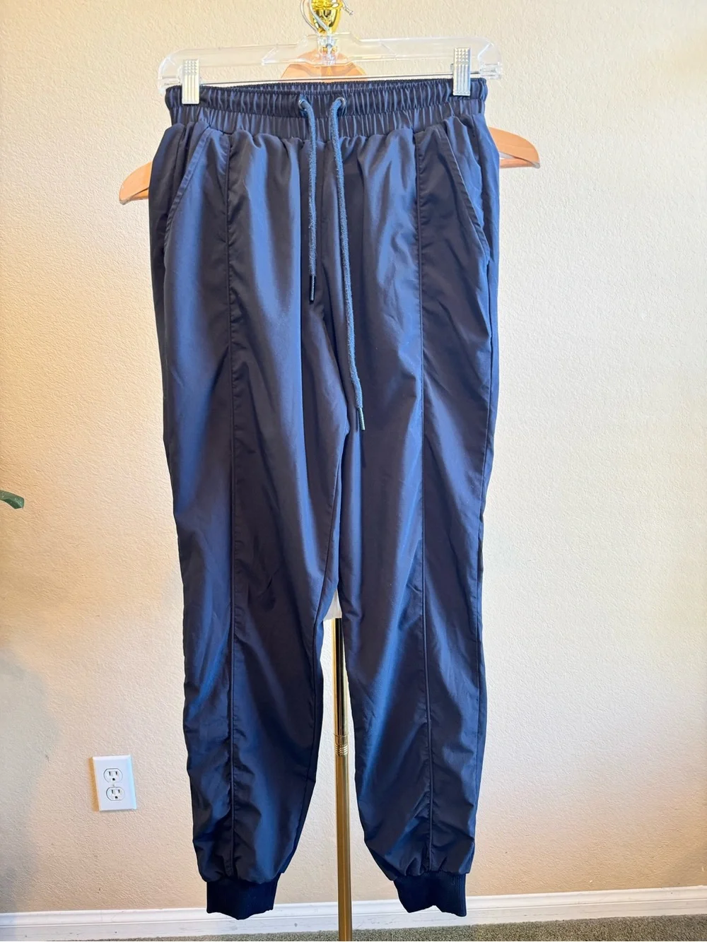 ALO Yoga Lightweight Jogger Pants Women’s XS Black Pockets Drawstring Activewear